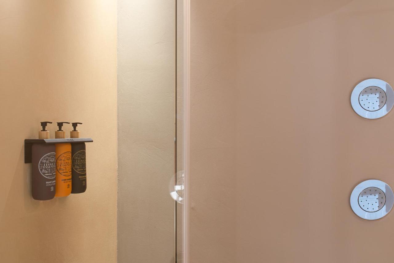 Luxury Lake View Apartments 살로 외부 사진