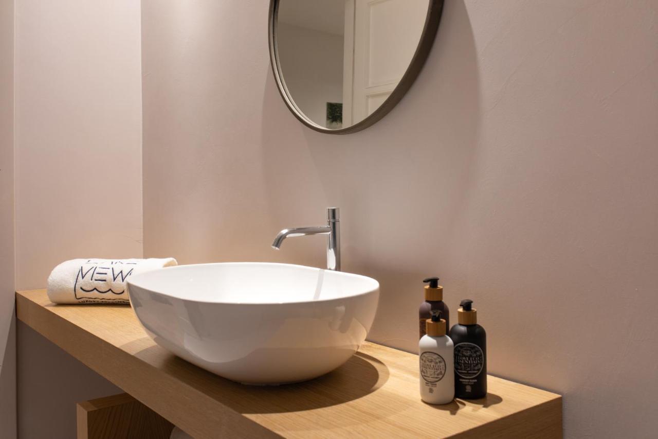 Luxury Lake View Apartments 살로 외부 사진