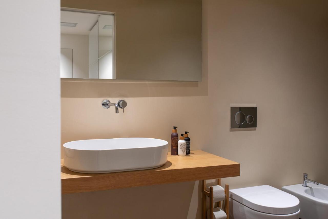 Luxury Lake View Apartments 살로 외부 사진