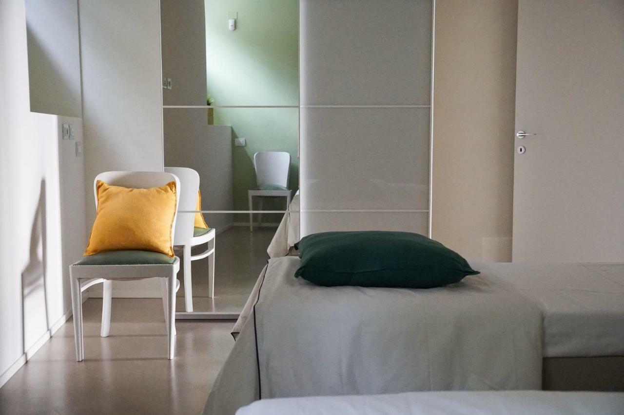 Luxury Lake View Apartments 살로 외부 사진